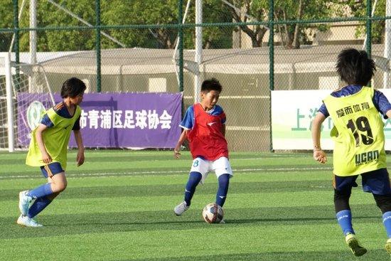 米兰体育app下载安装-关于足球风暴迅速来袭，狂热氛围满溢球场的信息