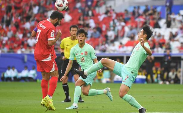 -国内足球豪强击败对手，取得连胜